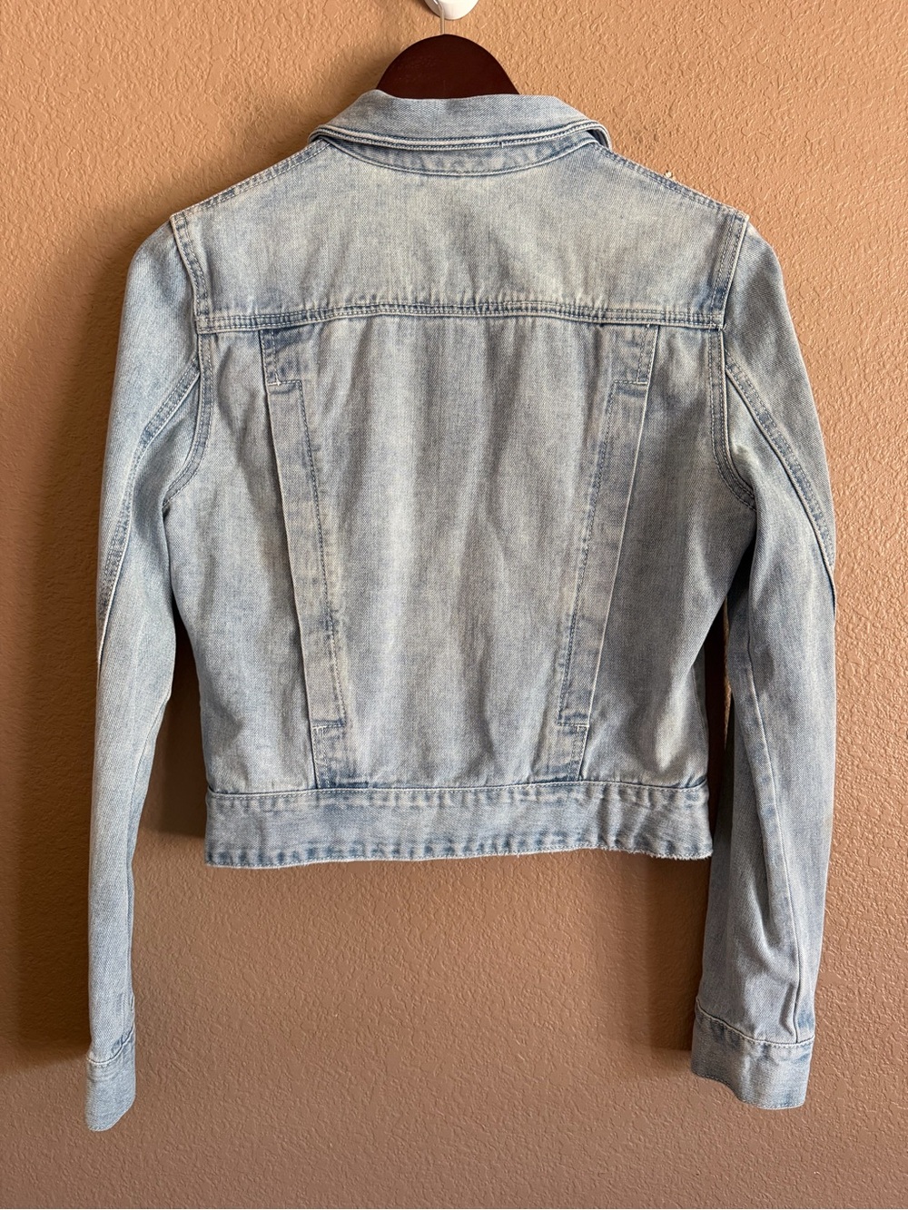 Free People Light Washed Blue Denim Cropped Jacket Size Small - Picture 7 of 8